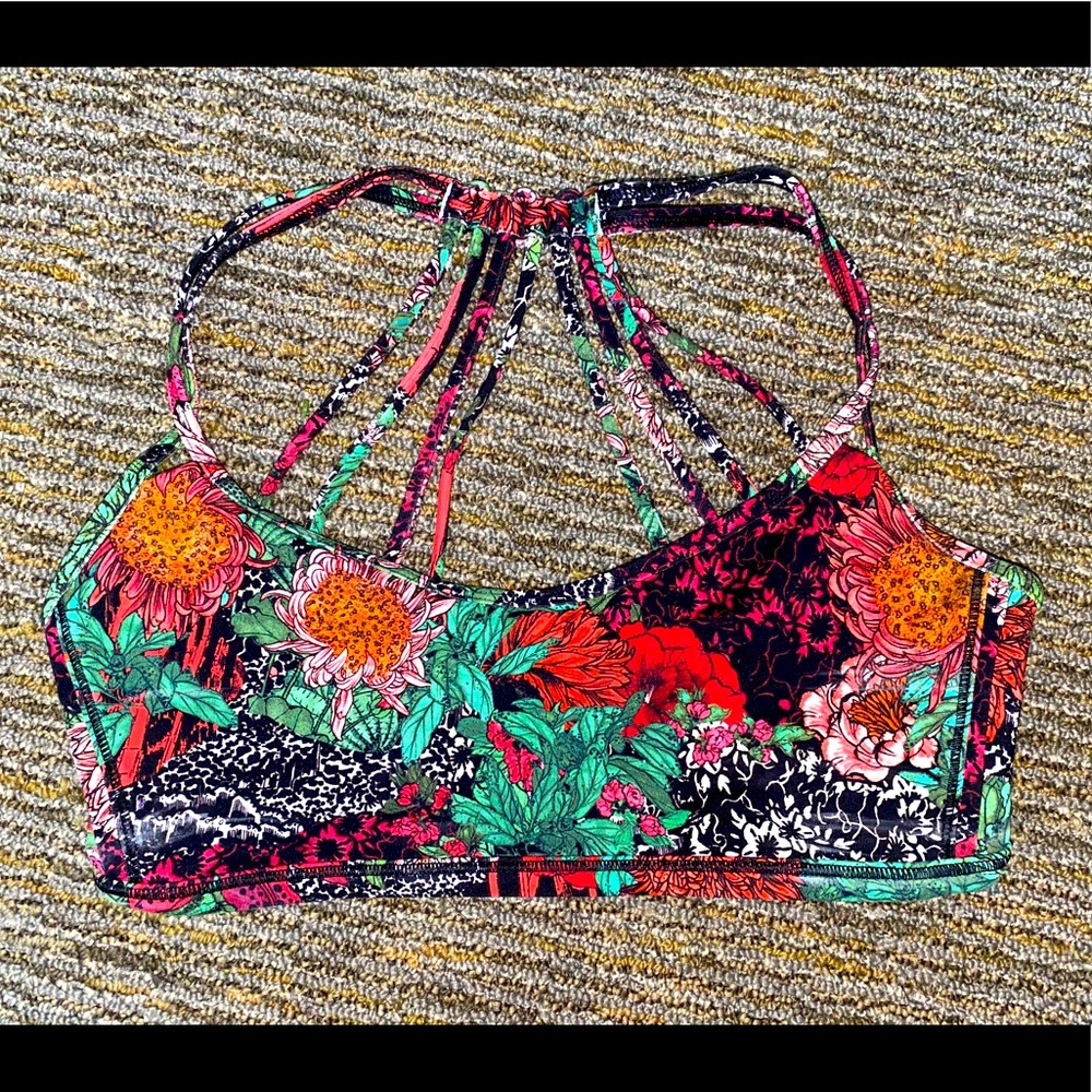 Lululemon sports bra